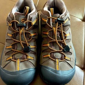 Like New Keen Boys Hiking Shoe